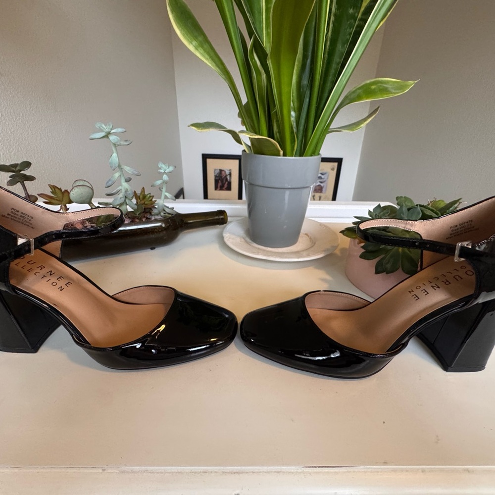 Journee Collection Black Patent Mary Jane Block Heel Pumps - Picture 3 of 7